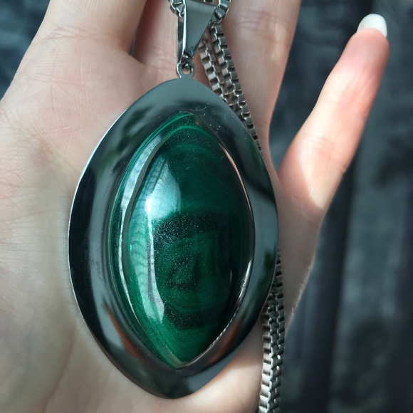 Evil Pawn Jewelry Fyglia Necklace in Malachite - Picture 5 of 6